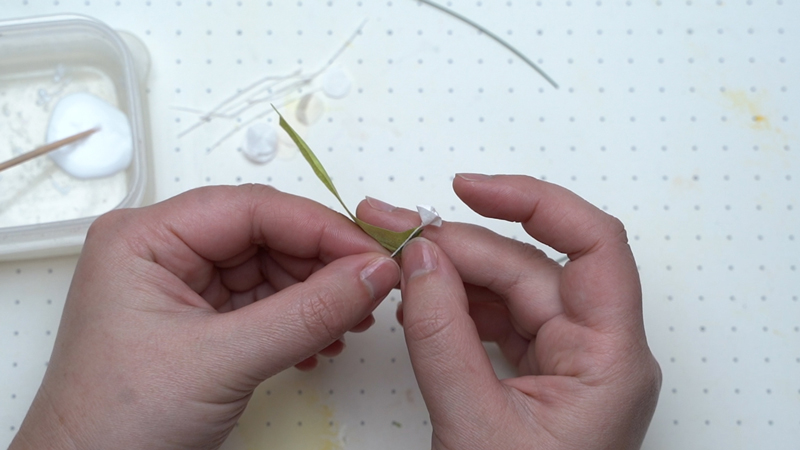 フラワーワイヤーとフラワーテープで花を作る